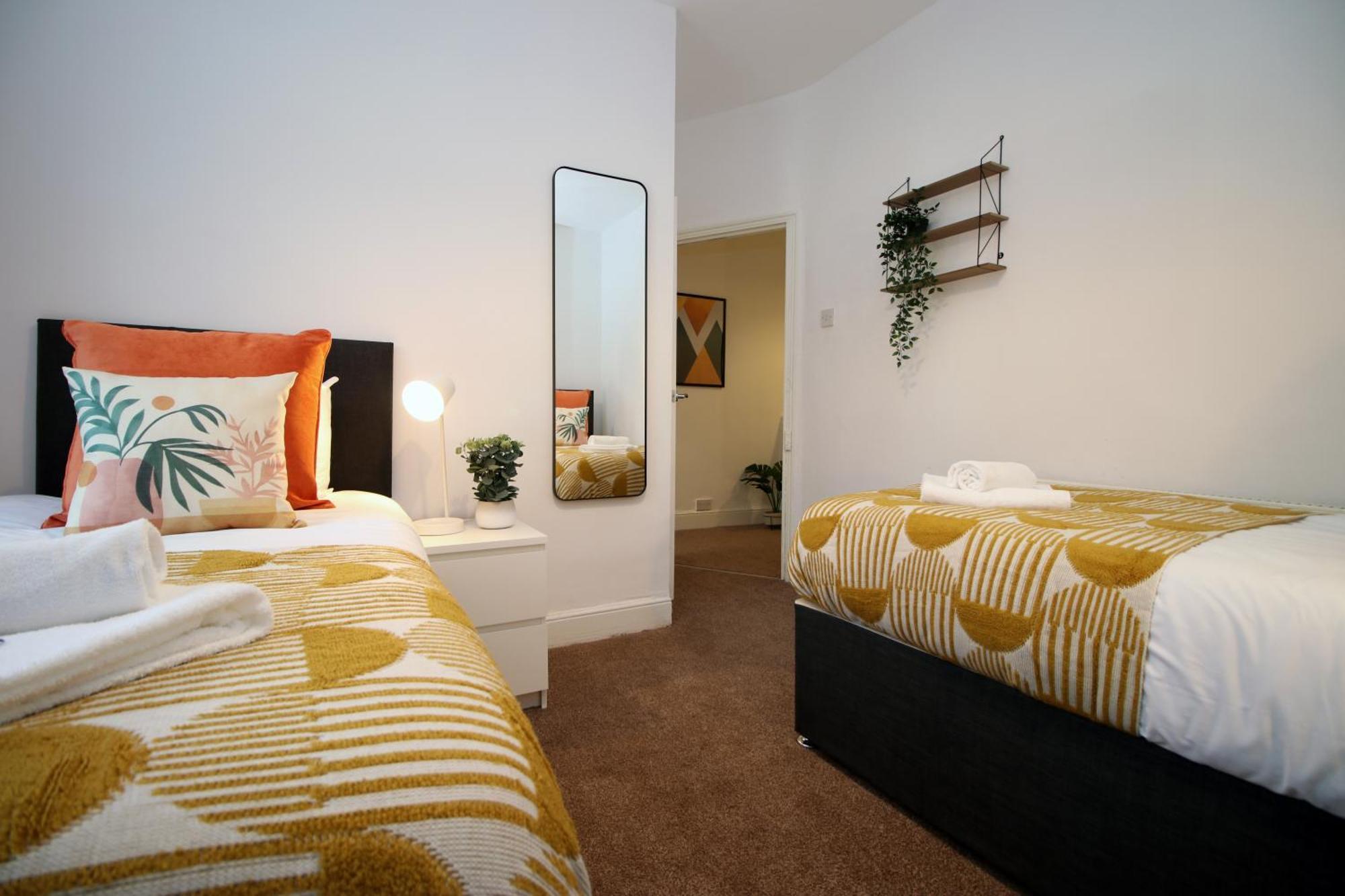 Spacious 4 Bedroom House - Moira Lodge By Ty Sa Cardiff Ngoại thất bức ảnh
